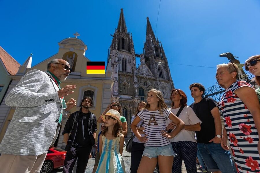 Regensburg: Guided City Walking Tour of the Old Town - Starting at Rathausplatz and the Old Town Hall