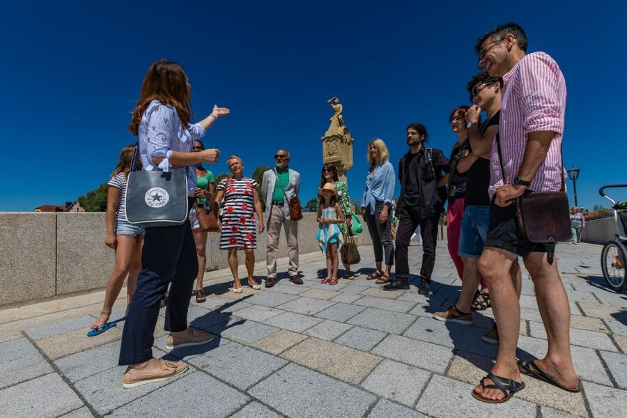 Regensburg: Guided City Walking Tour of the Old Town - Seeing Porta Praetoria from the outside