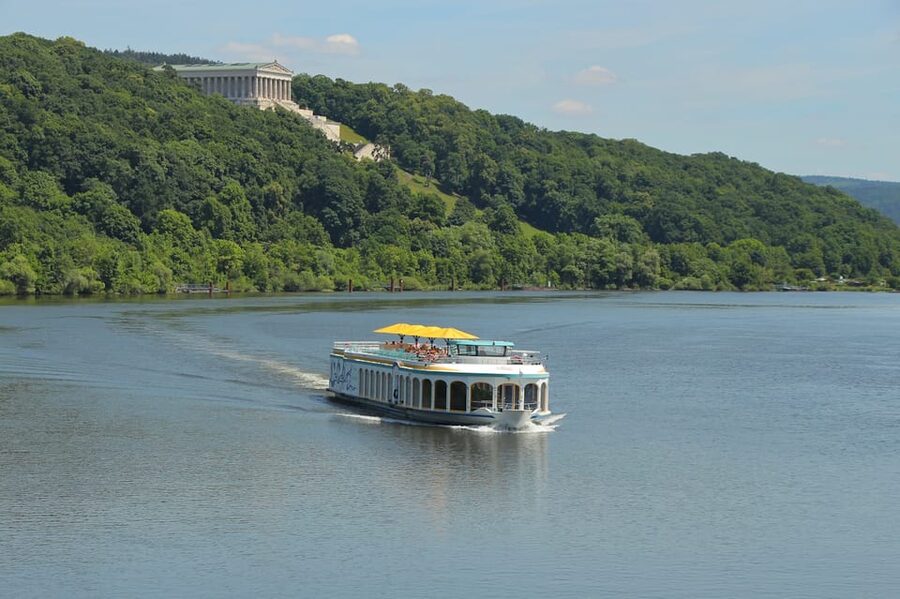 Regensburg: Klinger's Sightseeing Boat Tour to Walhalla - What you find inside the marble temple