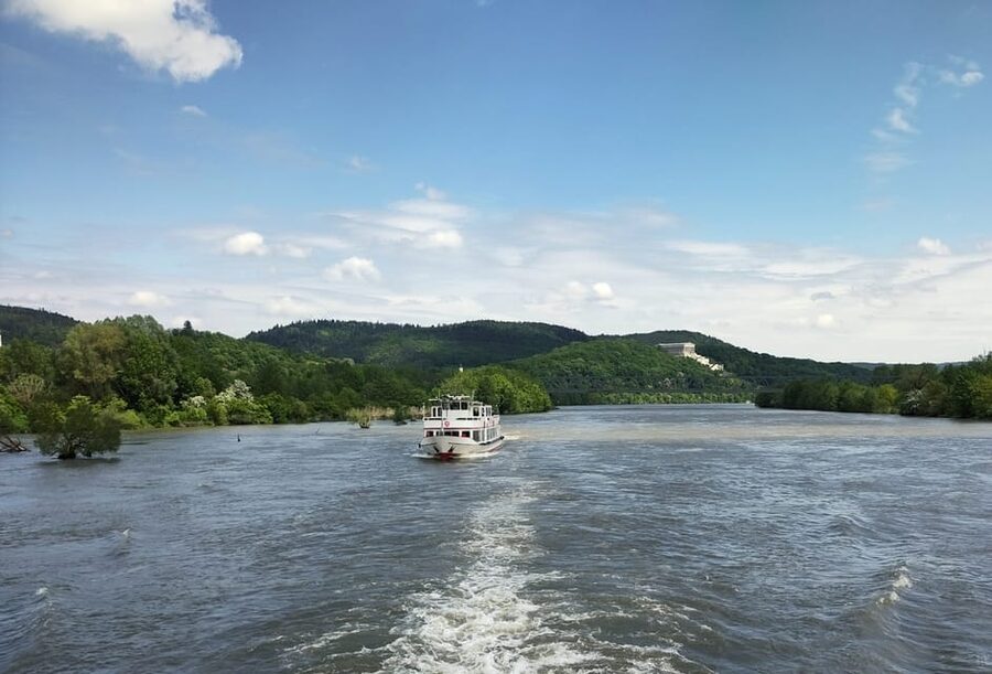 Regensburg: Klinger's Sightseeing Boat Tour to Walhalla - Upper-deck views, audio, and onboard comfort