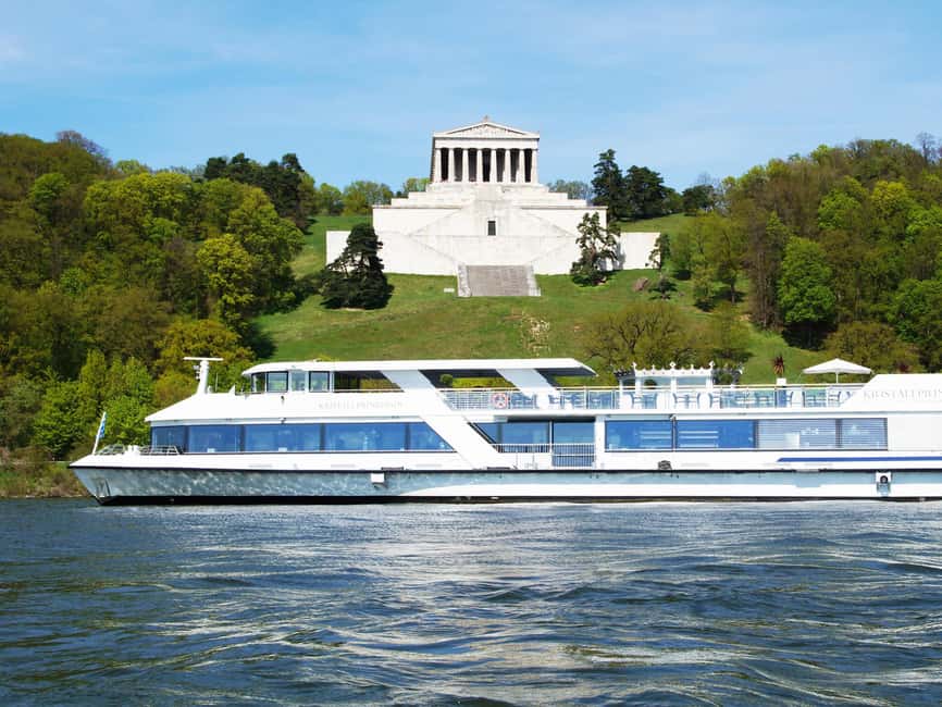 Regensburg: Sightseeing Cruise to Walhalla - Leaving Regensburg from the historic old town