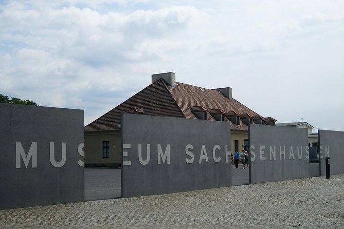 Sachsenhausen concentration camp. - What makes the guide valuable