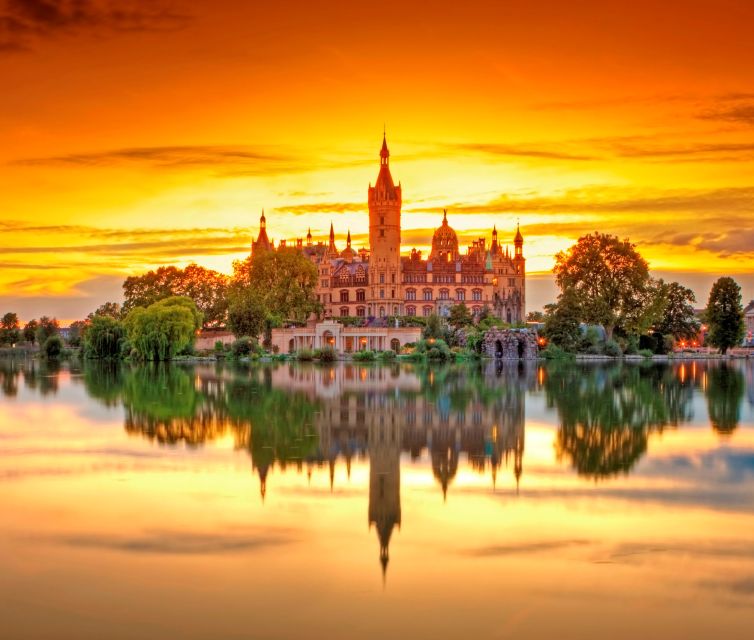 Schwerin: City Highlights Guided Tour - Pfaffenteich and Schwerin’s civic buildings