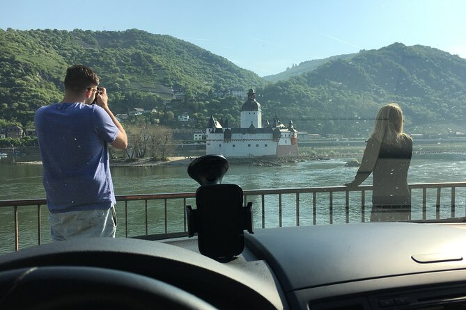 Small Group Rheingau Vineyards Tour with Castles and Abbeys - Johannisberg Palace adds a scenic pause