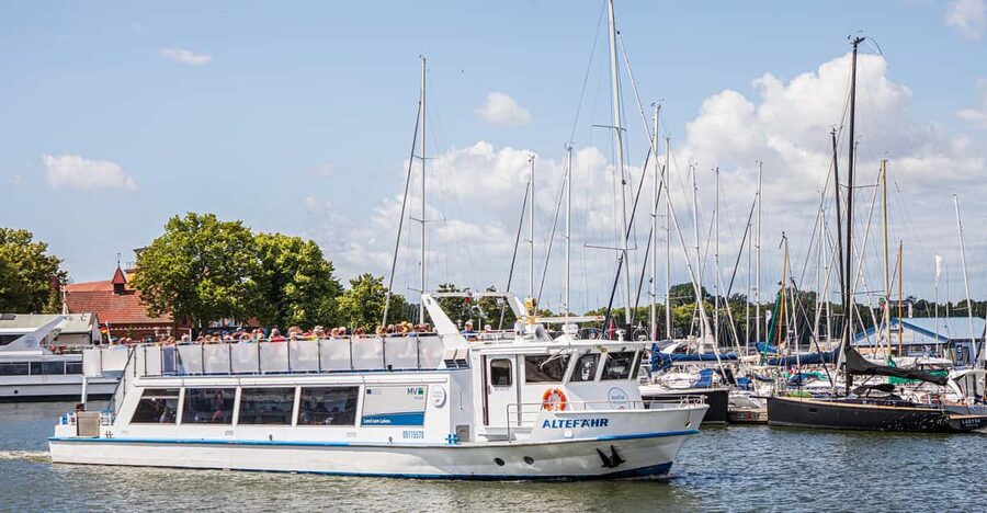 Stralsund: 1-Hour Harbor Cruise - Rooftop views or indoor comfort