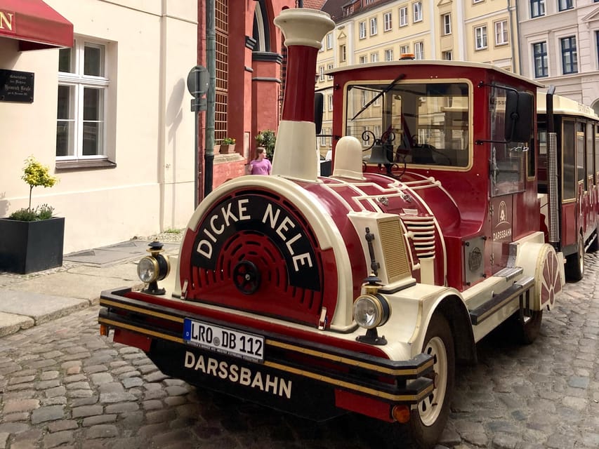 Stralsund: Stadtrundfahrt durch die historische Altstadt - Following the old walls and city gates