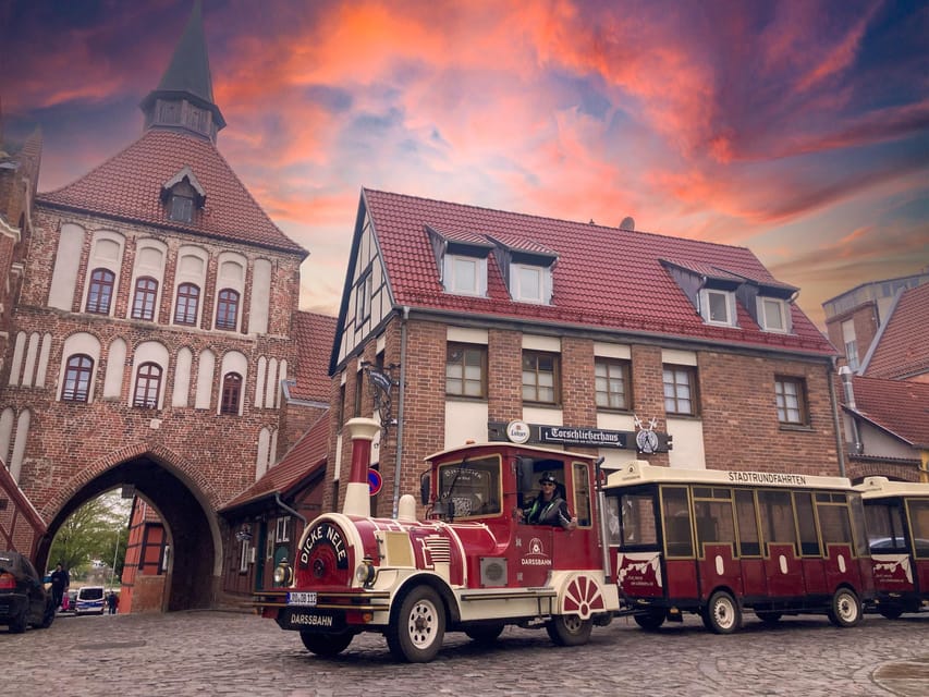 Stralsund: Stadtrundfahrt durch die historische Altstadt - Narrow lanes and the sound of cobblestones