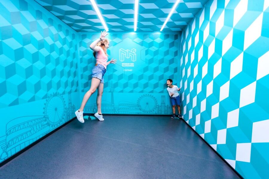 Stuttgart: Museum of Illusions Entry Ticket - Finish with the science behind the illusions