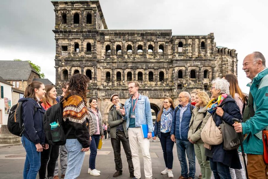 Trier: City Walking Tour - Dreikönigenhaus and the medieval city