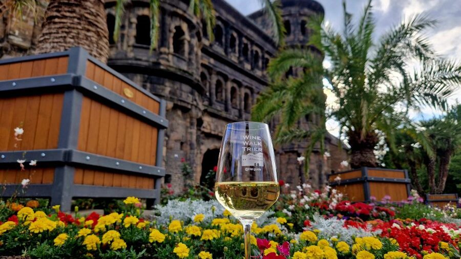 Trier: Guided City Walk with Wine Tasting - Market Cross and the main square