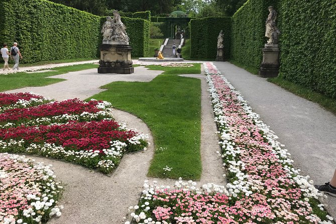 VIP Day Trip Neuschwanstein and Linderhof Castle from Munich - What the guides add to the day