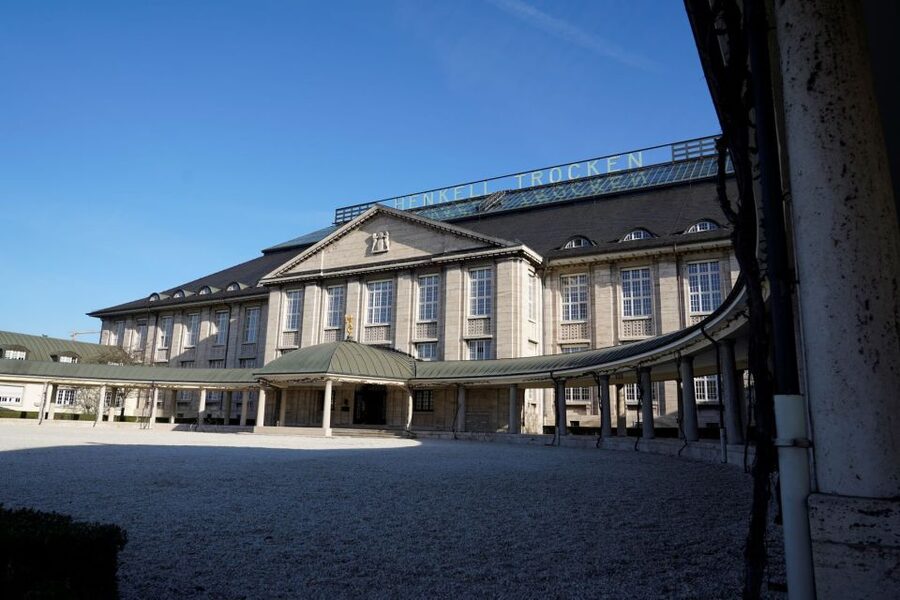 Wiesbaden: Sparkling Winemaking Tour with 3-Glass Tasting - How grapes become sparkling wine