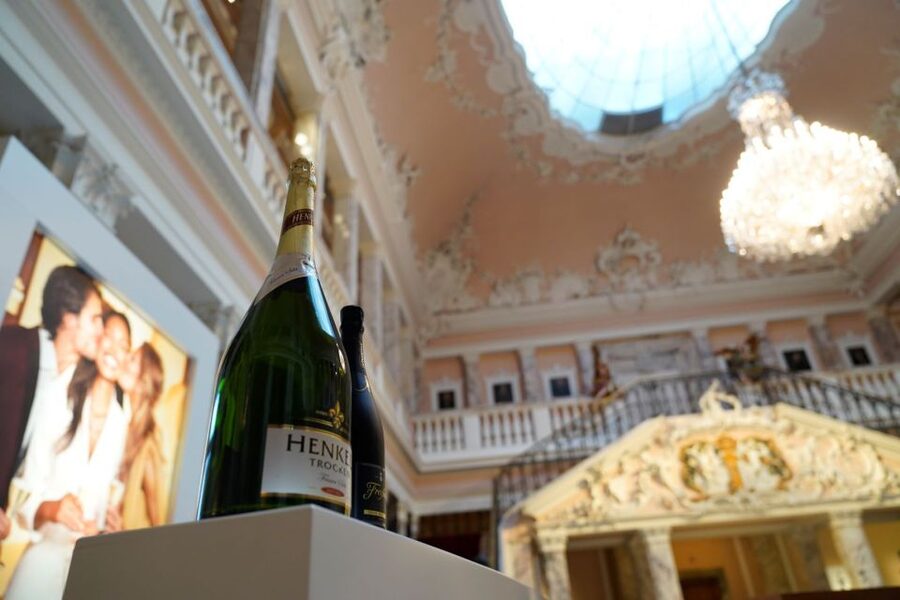 Wiesbaden: Sparkling Winemaking Tour with 3-Glass Tasting - Tasting three glasses of sparkling wine