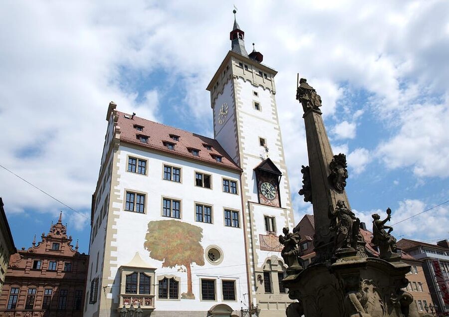 Würzburg: Guided Walking Tour - Neumünster and the change to Baroque style